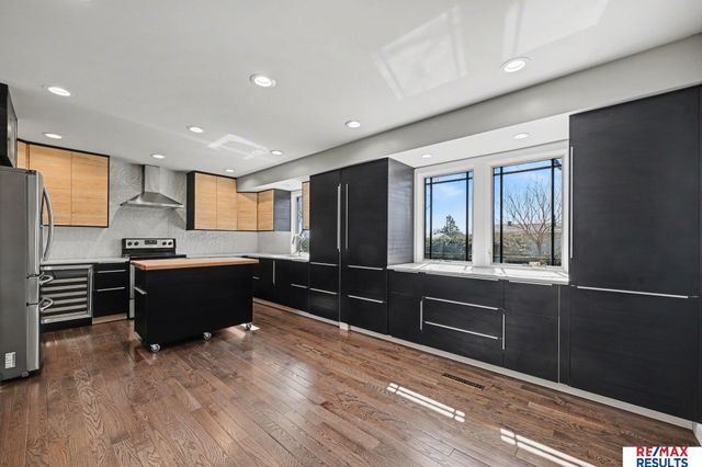 9811 Sprague Street, Omaha, NE 68134