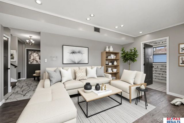 9811 Sprague Street, Omaha, NE 68134