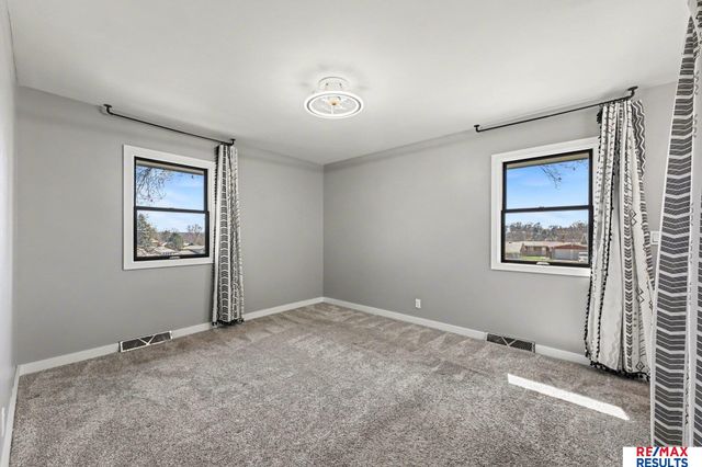 9811 Sprague Street, Omaha, NE 68134