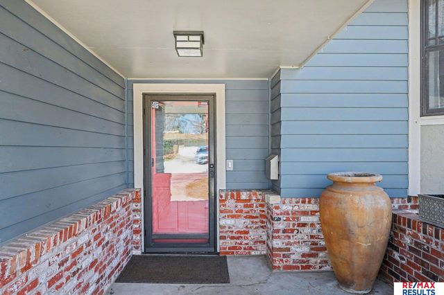 9811 Sprague Street, Omaha, NE 68134