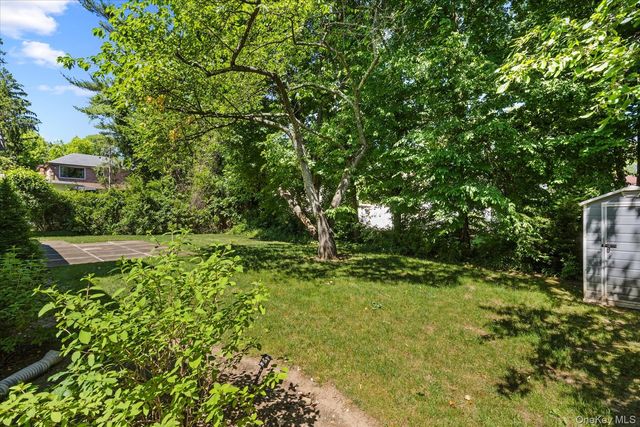 55 Warwick Road, Great Neck, NY 11023