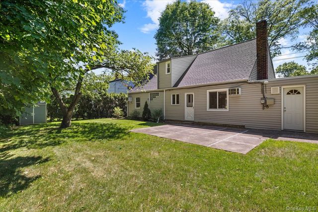 55 Warwick Road, Great Neck, NY 11023