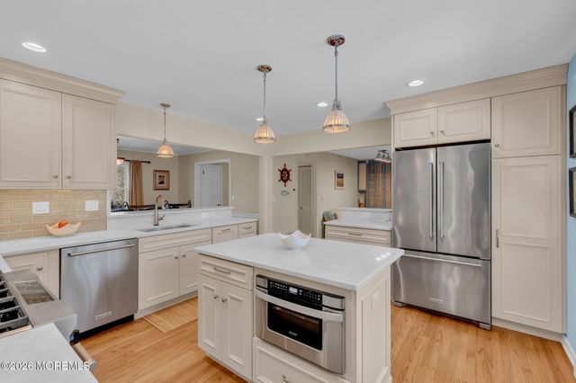 190 Deepdale Drive, Middletown, NJ 07748