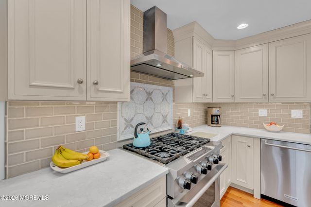 190 Deepdale Drive, Middletown, NJ 07748