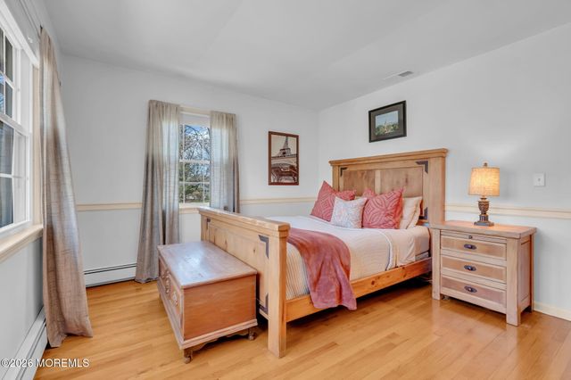 190 Deepdale Drive, Middletown, NJ 07748