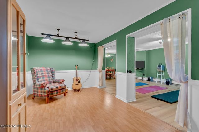 190 Deepdale Drive, Middletown, NJ 07748