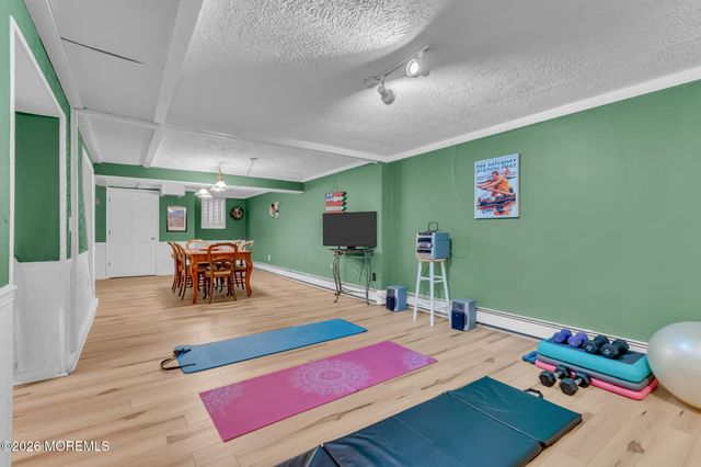 190 Deepdale Drive, Middletown, NJ 07748