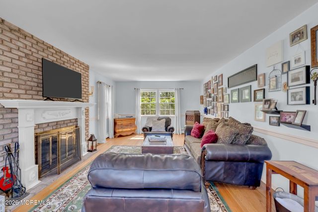 190 Deepdale Drive, Middletown, NJ 07748