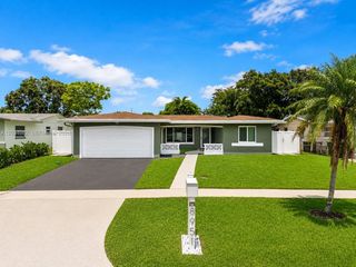 8951 NW 21st St, Pembroke Pines, FL 33024