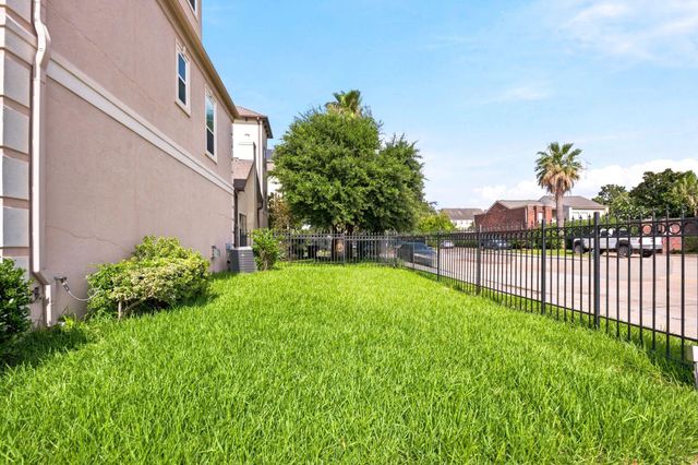 5638 Winsome Lane, Houston, TX 77057