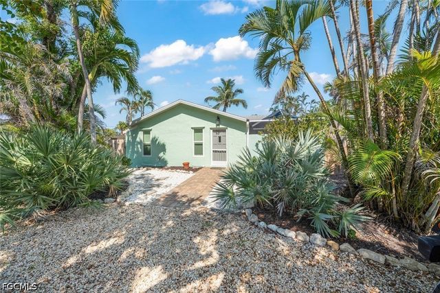 534 Piedmont RD, Sanibel, FL 33957
