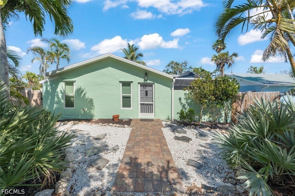 534 Piedmont RD, Sanibel, FL 33957