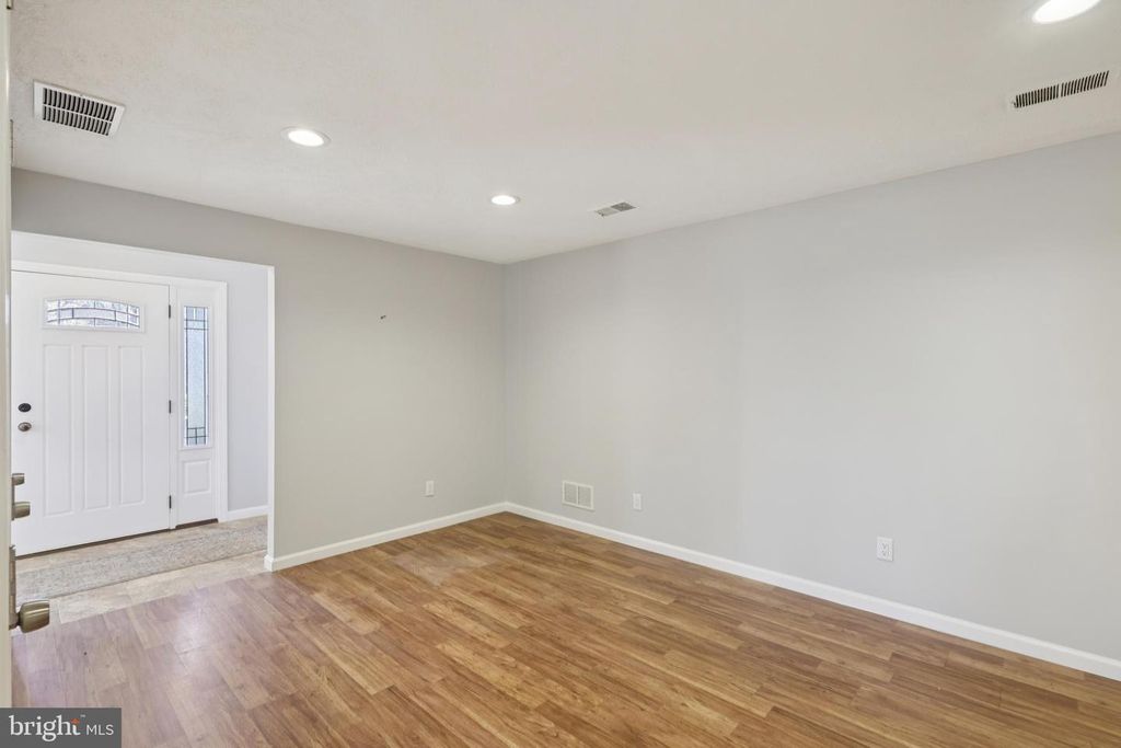 Image 14 of property listing at 30 RACHEL TER, Piscataway, NJ 08854