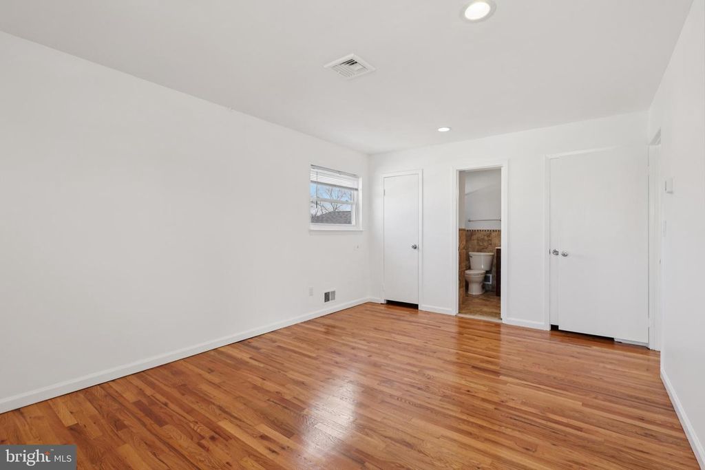 Image 28 of property listing at 30 RACHEL TER, Piscataway, NJ 08854