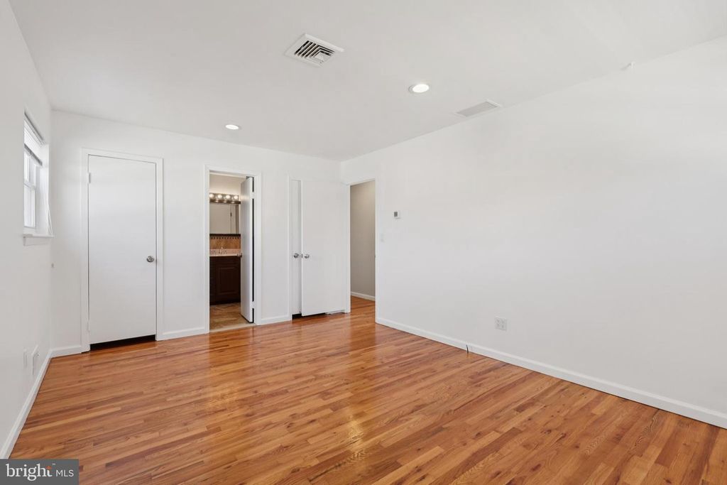 Image 29 of property listing at 30 RACHEL TER, Piscataway, NJ 08854