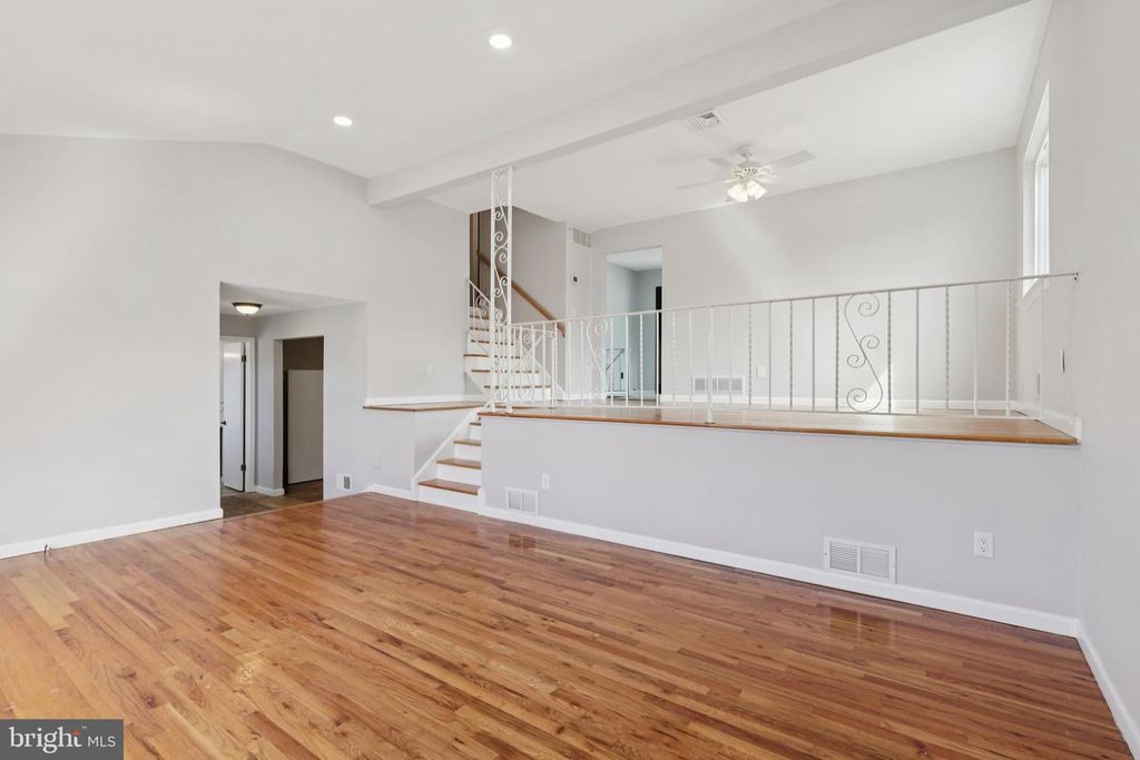 Image 8 of property listing at 30 RACHEL TER, Piscataway, NJ 08854