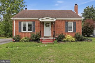 2066 BROAD, Falling Waters, WV 25419