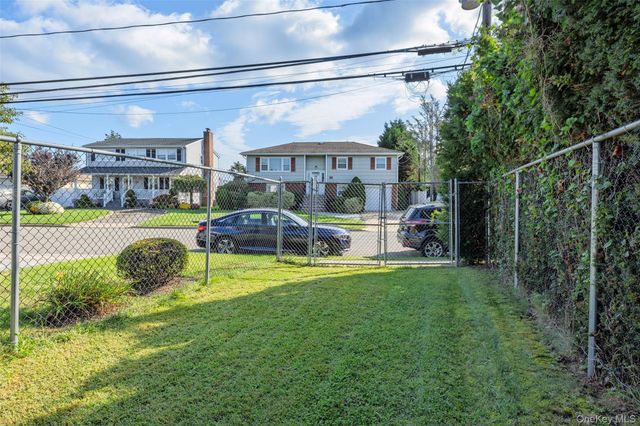 1296 Leslie Lane, Bellmore, NY 11710