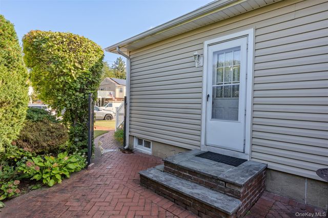 1296 Leslie Lane, Bellmore, NY 11710
