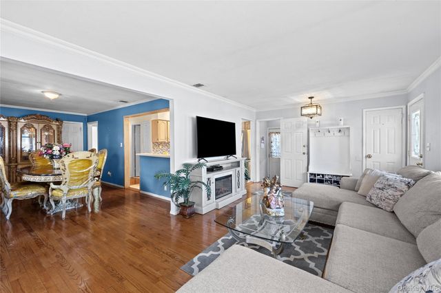 1296 Leslie Lane, Bellmore, NY 11710
