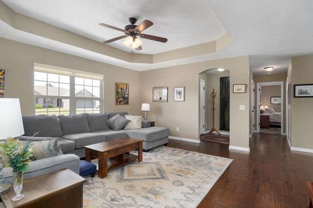 1260 S Venice Avenue, Republic, MO 65738