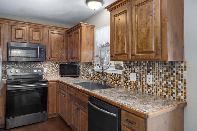 1260 S Venice Avenue, Republic, MO 65738
