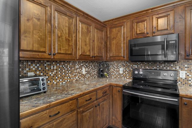 1260 S Venice Avenue, Republic, MO 65738