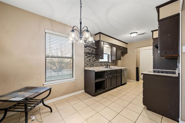 614 Circle Creek Drive, Hewitt, TX 76643