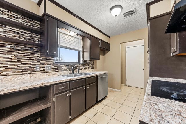 614 Circle Creek Drive, Hewitt, TX 76643