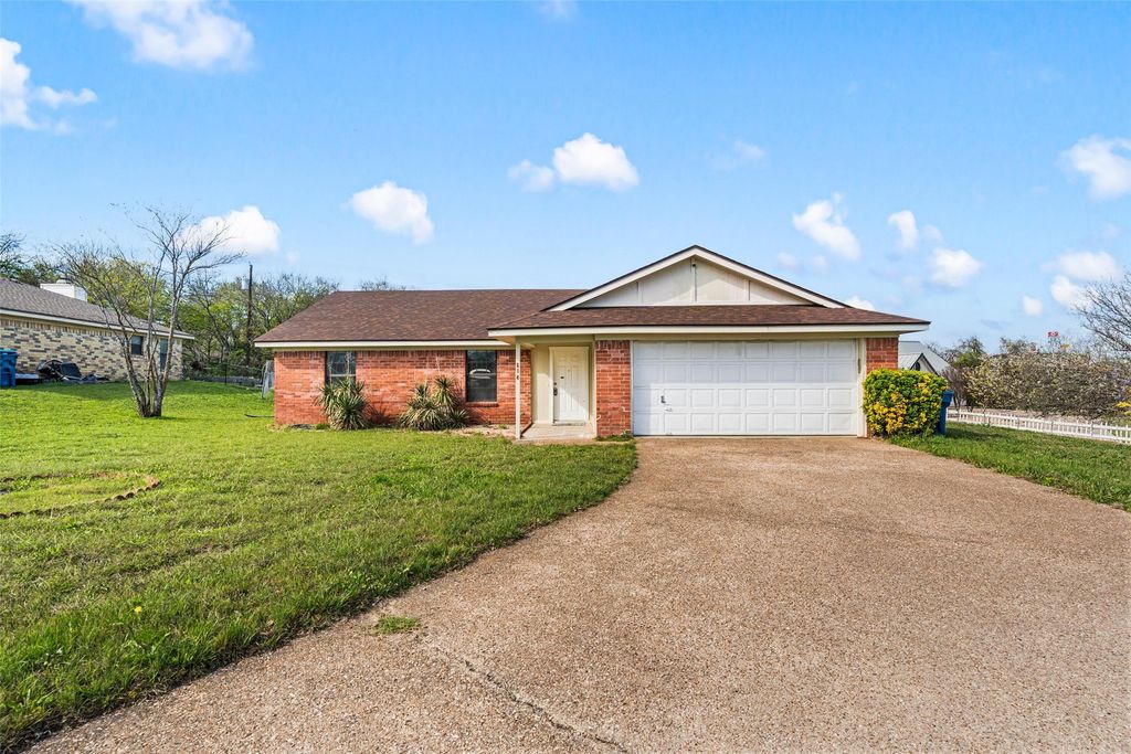 614 Circle Creek Drive, Hewitt, TX 76643