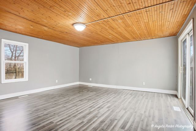 320 E WASHINGTON Street, Round Lake Park, IL 60073
