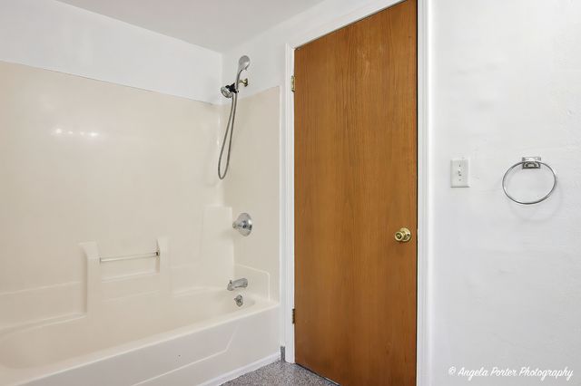 320 E WASHINGTON Street, Round Lake Park, IL 60073
