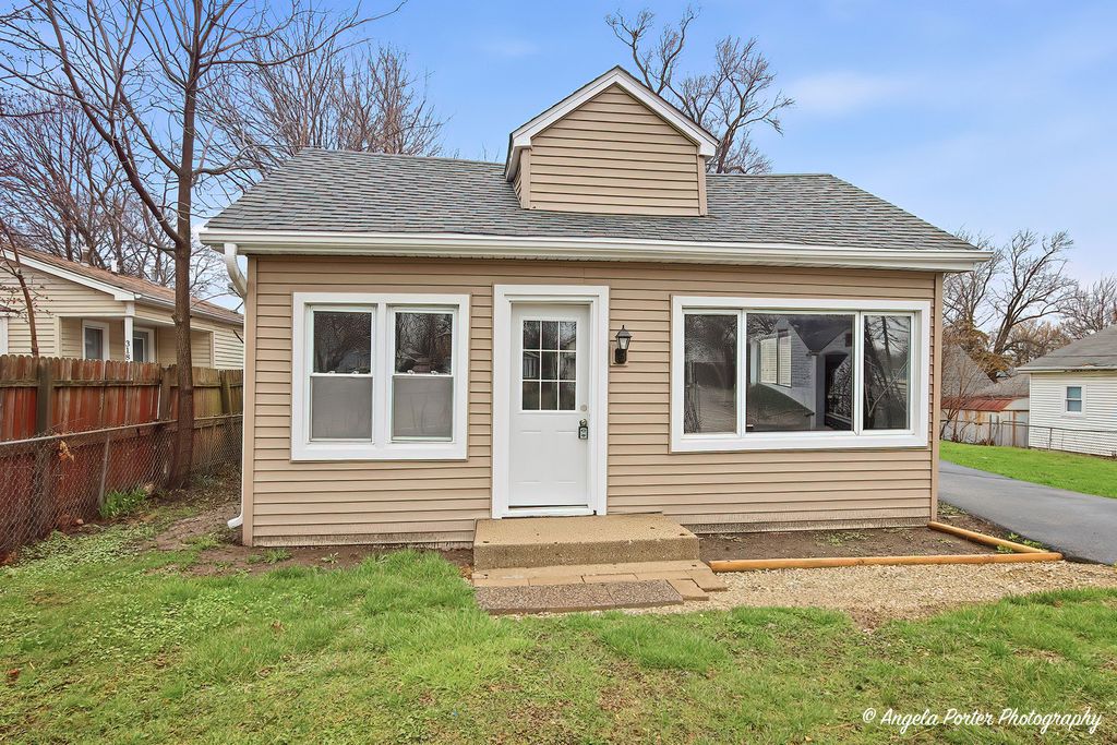 320 E WASHINGTON Street, Round Lake Park, IL 60073