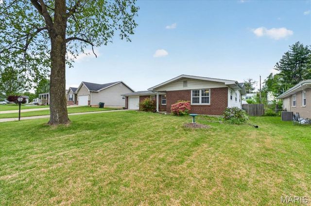 109 Keene Court, St Charles, MO 63303