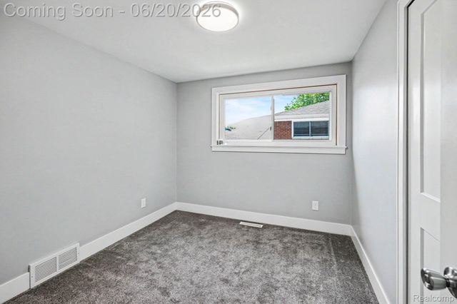 30831 Ridgefield Avenue, Warren, MI 48088