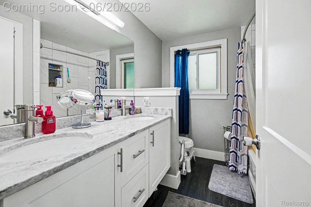 30831 Ridgefield Avenue, Warren, MI 48088