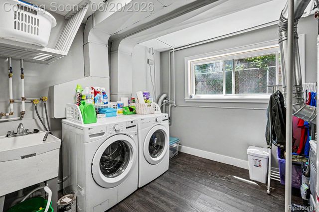 30831 Ridgefield Avenue, Warren, MI 48088