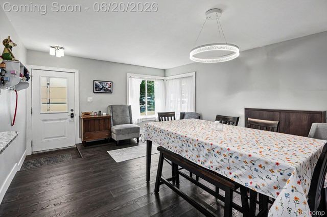 30831 Ridgefield Avenue, Warren, MI 48088