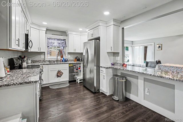 30831 Ridgefield Avenue, Warren, MI 48088