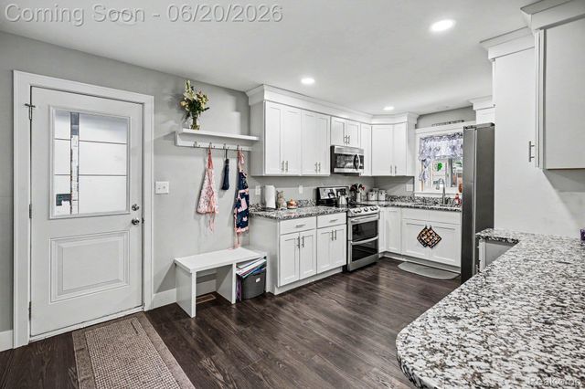 30831 Ridgefield Avenue, Warren, MI 48088