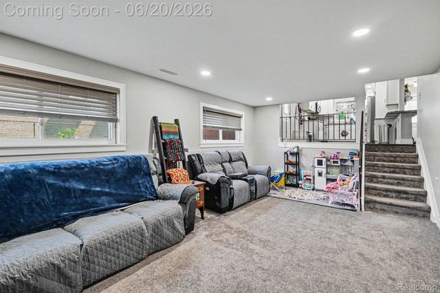 30831 Ridgefield Avenue, Warren, MI 48088