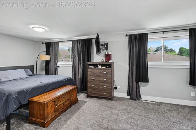 30831 Ridgefield Avenue, Warren, MI 48088