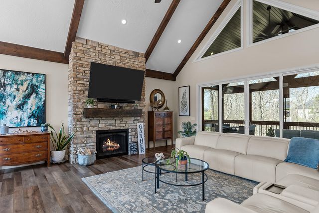 909 W Rufina Court, Nixa, MO 65714