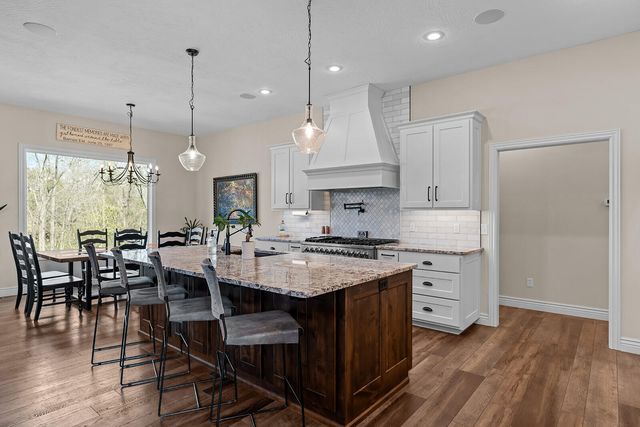 909 W Rufina Court, Nixa, MO 65714