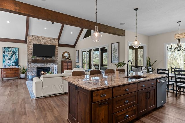 909 W Rufina Court, Nixa, MO 65714