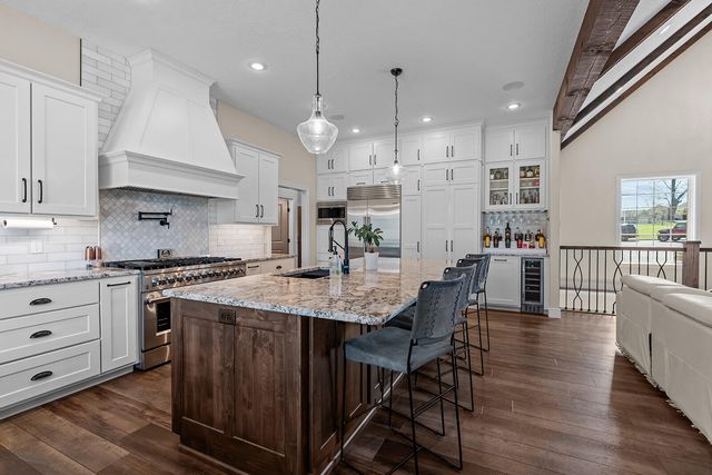 909 W Rufina Court, Nixa, MO 65714