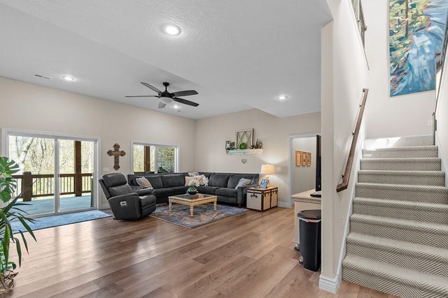 909 W Rufina Court, Nixa, MO 65714