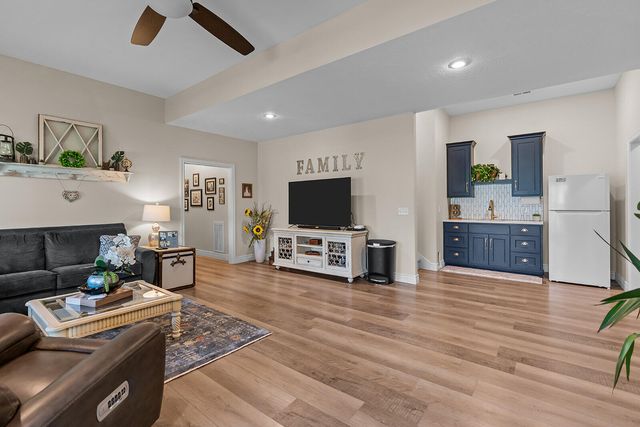 909 W Rufina Court, Nixa, MO 65714