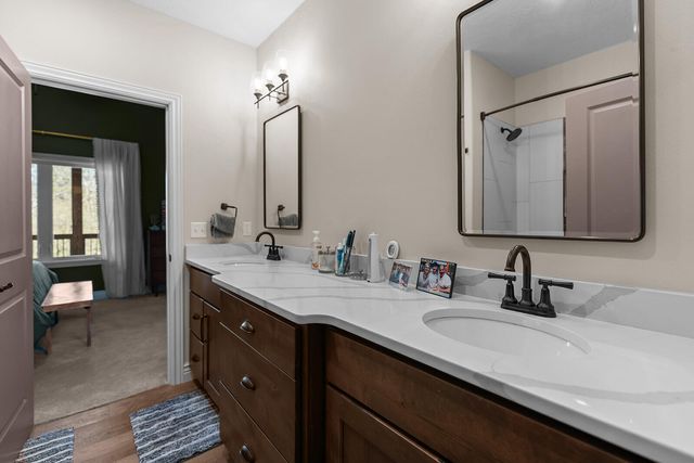 909 W Rufina Court, Nixa, MO 65714