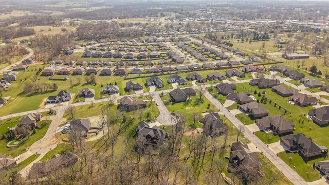 909 W Rufina Court, Nixa, MO 65714